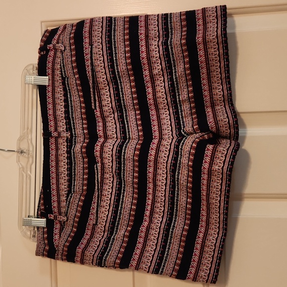 LOFT Riviera Short - Picture 2 of 5